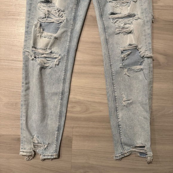 American eagle AE stretch mom jeans light wash blue ripped distressed size 4R - Picture 4 of 13